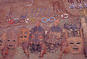 マサイの民芸品は彼らの唯一の収入源