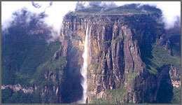 世界最長の滝、エンゼルフォールの下には滝つぼがない